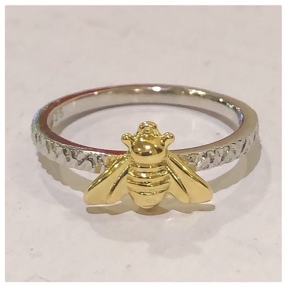 Jewelry - 💕Beautiful 2 tone Sterling Silver Bee Ring💕